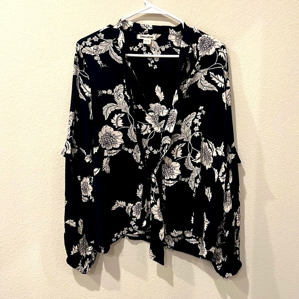 NWT Billibong Floral Tie Neck Blouse | Medium